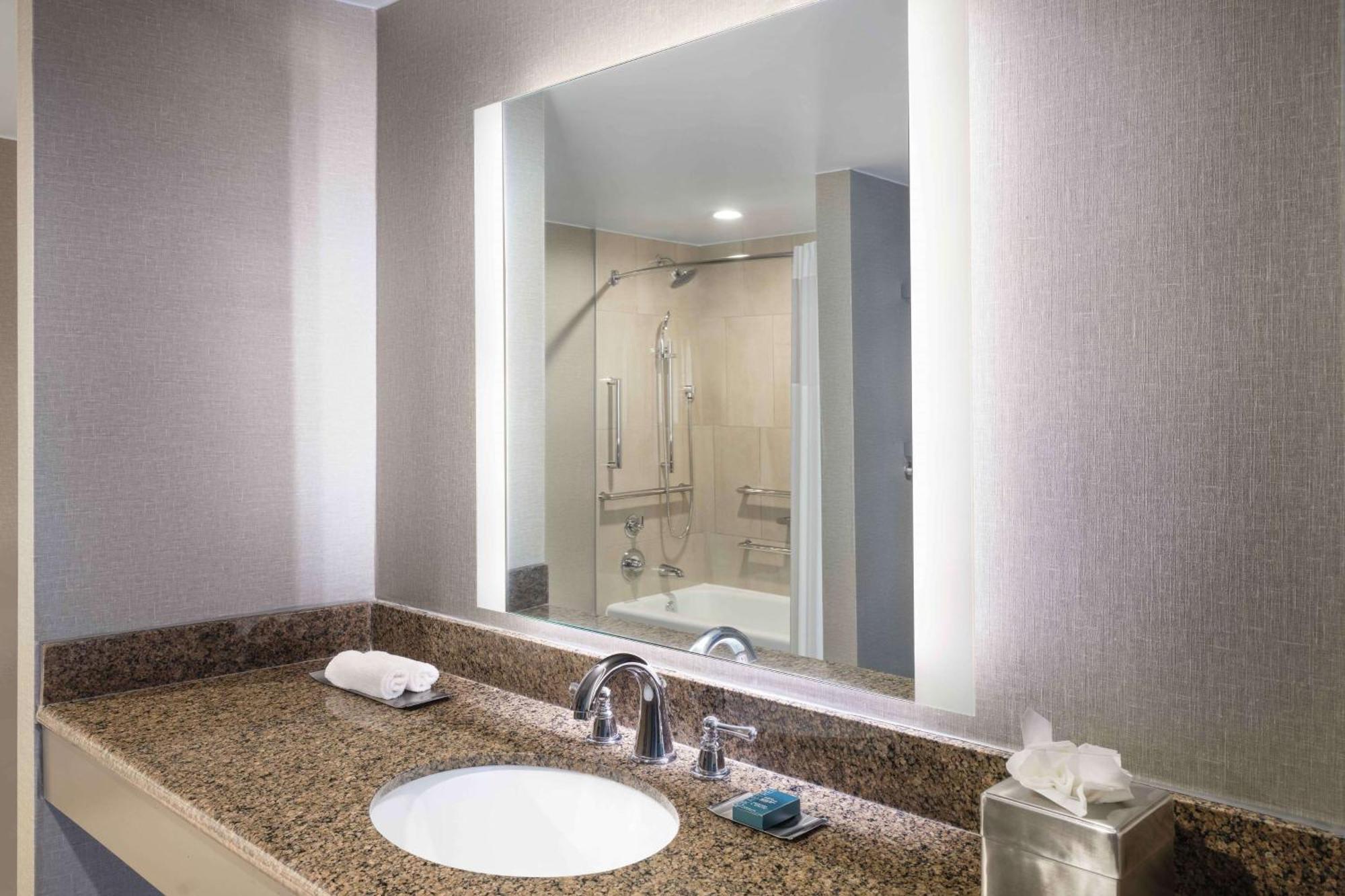 Hotel Doubletree By Hilton Austin Exteriér fotografie